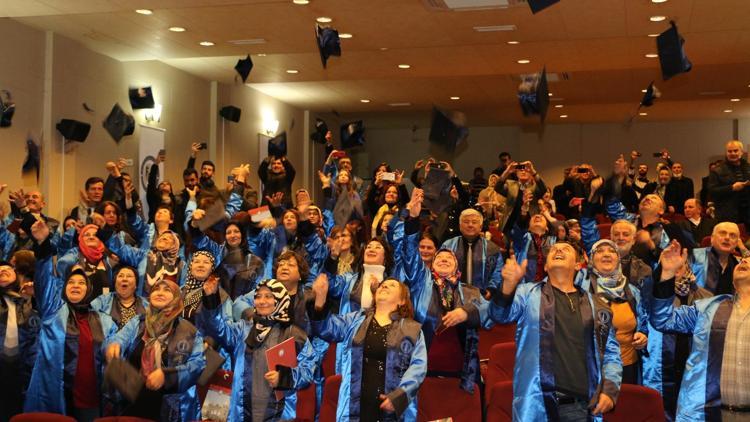 50 yaş üstü ‘Olgun Gençler’in diploma heyecanı