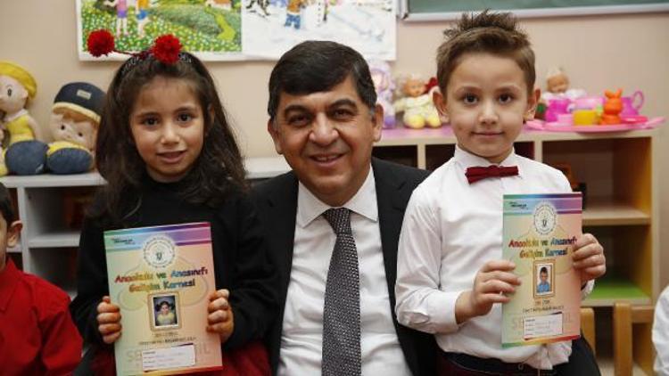 Başkan Fadıloğlu, öğrencilere ilk karnelerini verdi