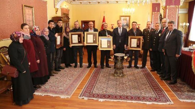 Şehit ailesi ve gazilere Devlet Övünç Madalyası Beratı verildi