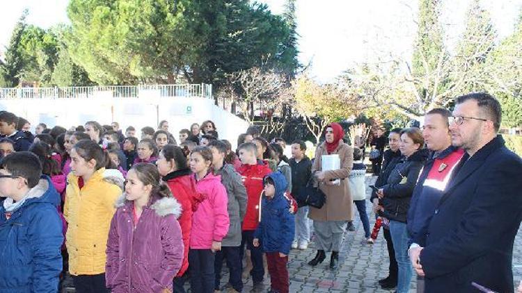 Başkan Yavaş, öğrencilerin karne sevincine ortak oldu