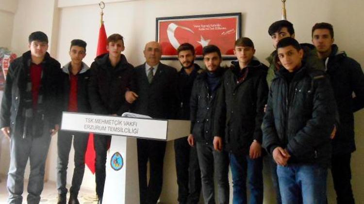 Lise öğrencilerinden Mehmetçik Vakfına ziyaret