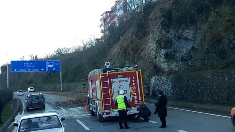 Karadeniz Sahil Yolu’nda heyelan