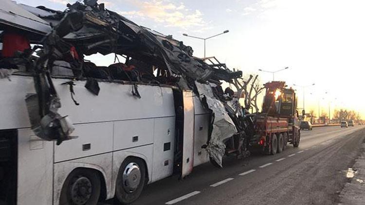 Geziye giden yolcuları taşıyan otobüs kaza yaptı: 11 ölü, 44 yaralı