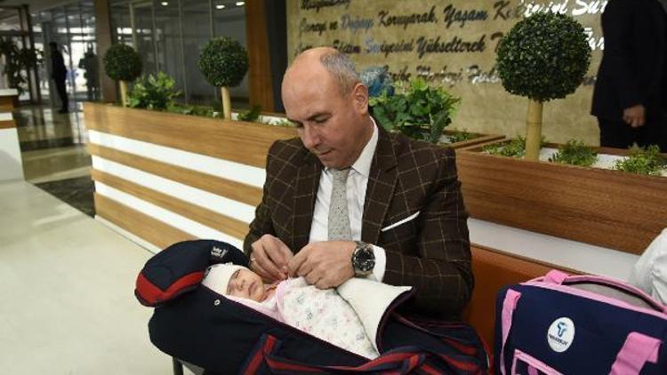 Tekkeköy’de doğum yapan anneye ‘Hoş geldin bebek seti’