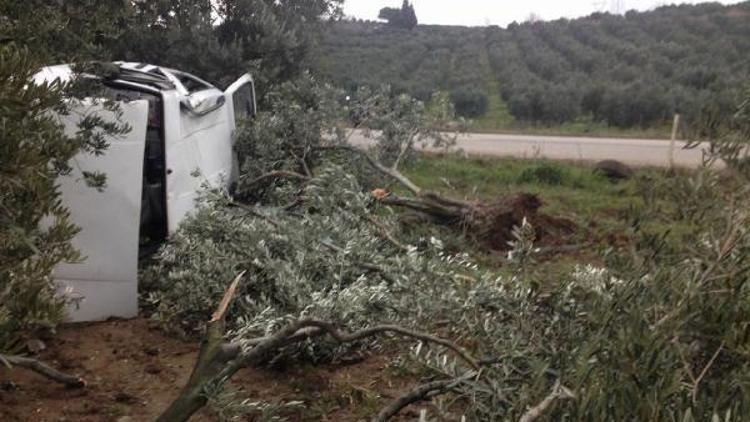 Takla atan otomobildeki evlatlık çocuk öldü