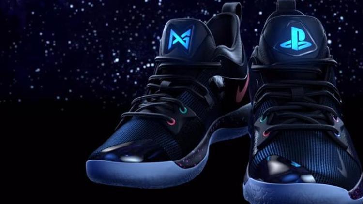 Niketan PlayStation temalı spor ayakkabı