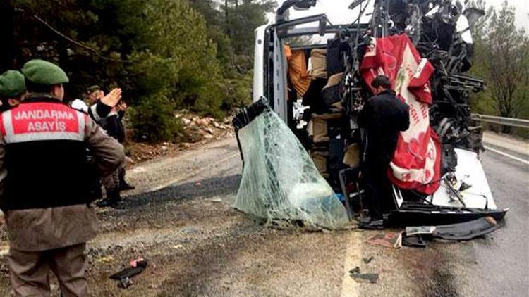 Otobüs devrildi: Çok sayıda yaralı var