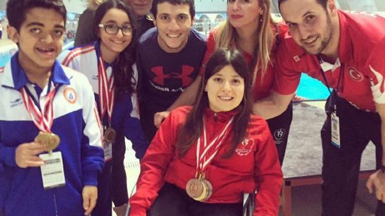 Engelli yüzücü Emel Meriç ve Özge Üstün Türkiye şampiyonu oldu