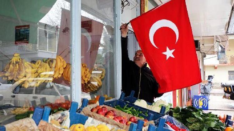 Pozantı Türk bayraklarıyla süslendi