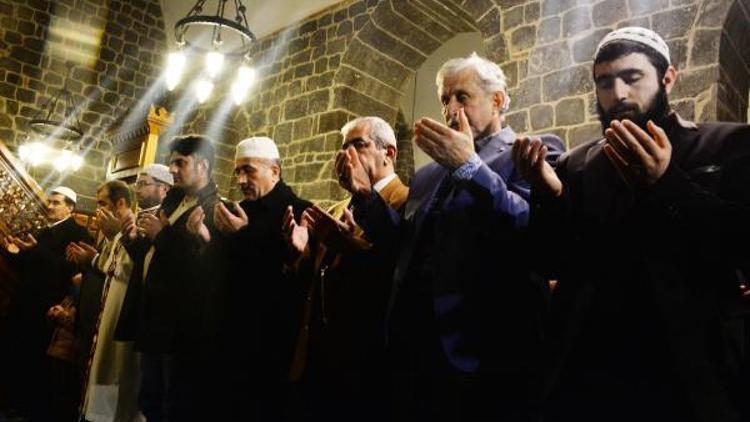 Diyarbakırda Zeytin Dalı Hareketi için eller semaya açıldı