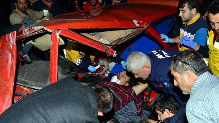 Kumluca’da otomobiller çarpıştı: 1 ölü, 6 yaralı