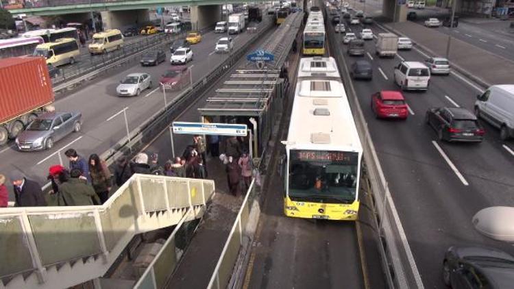 (Yeniden) - Metrobüsle yolculuk 22 milyon arttı