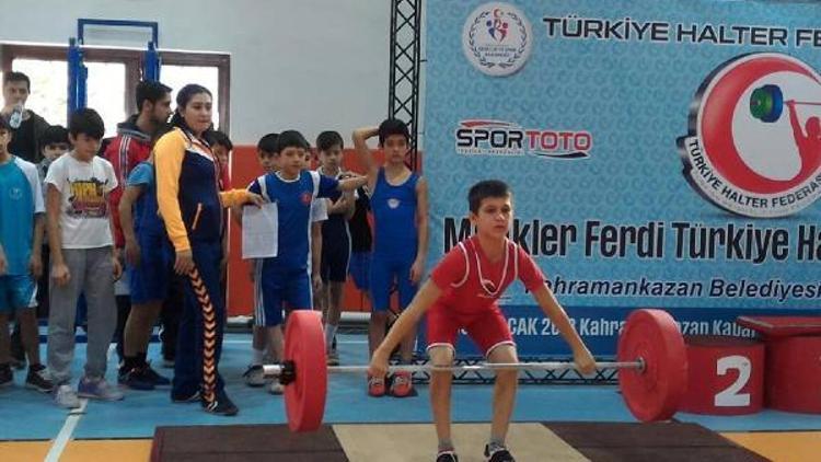 Osmaniyeli minik haltercilerden Türkiye derecesi