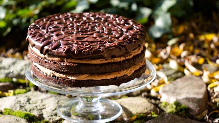 Çikolatalı doğum günü pastası tarifi