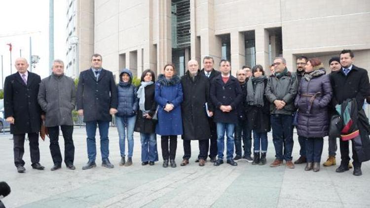 CHP milletvekiillerinden adliye önünde Enis Berberoğluna destek açıklaması