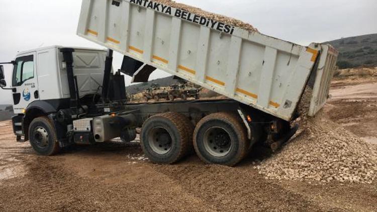 Oğulpınar Karakolunda yol düzeltme çalışması