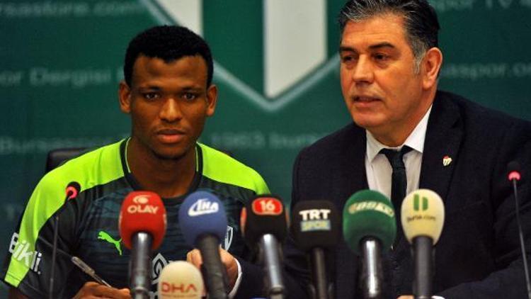 Bursaspor, Abdullahi Shehu ile 2.5 yıllık sözleşme imzaladı