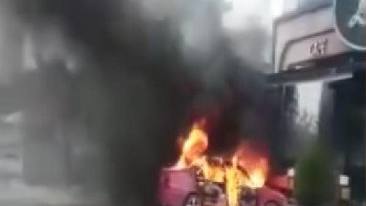 Sultanbeylide LPGli otomobil alev alev yandı