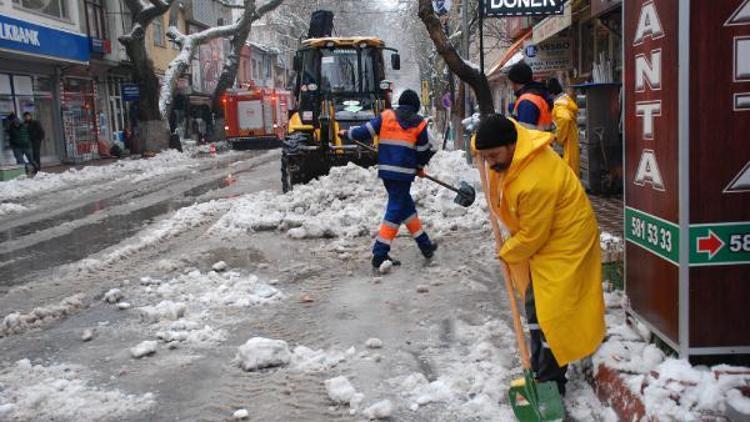 Büyükşehir kar timleri görev başında