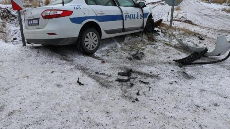 TBMM Koruma Daire Başkanlığında görevli polis, kaza raporu hazırlayan 2 polise çarptı