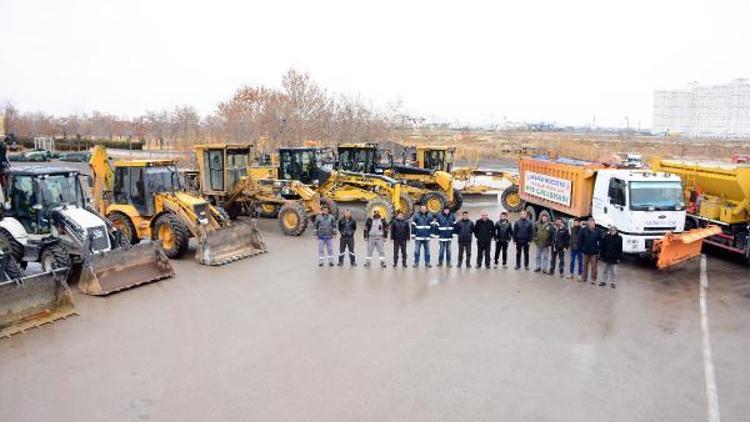 Aksaray belediyesi, karla mücadelede tam kadro sahada