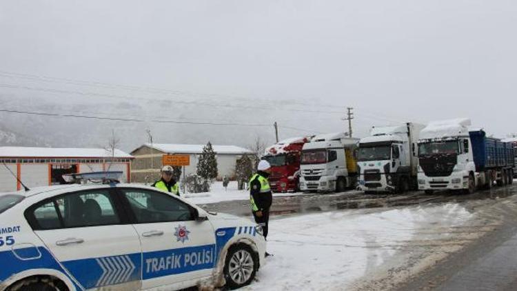 Konyada kar yağışı yaşamı olumsuz etkiledi