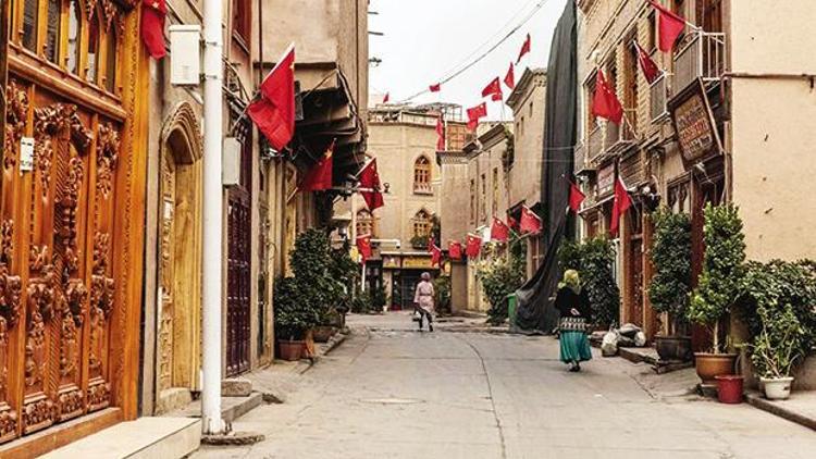 Çin’de Uygur Türklerine ‘Beyin  yıkama kampları’