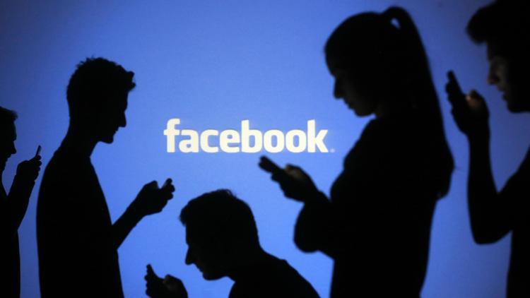 Facebook zaman tünelini değiştiriyor, flick geliyor