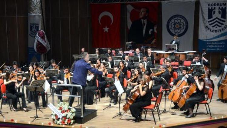 Mumcu, konserle anıldı