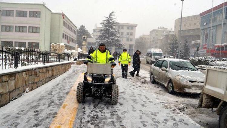 Niğde’de buzlanmaya karşı çalışmalar sürüyor