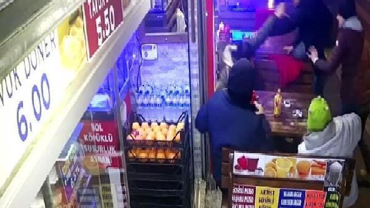 Kadıköyde güvenlik kamerasına yansıyan dayağa özel harekat operasyonu