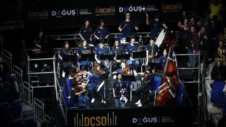 Doğuş Çocuk Senfoni Orkestrası, Fenerbahçe - Barcelona maçı öncesi performans sergiledi