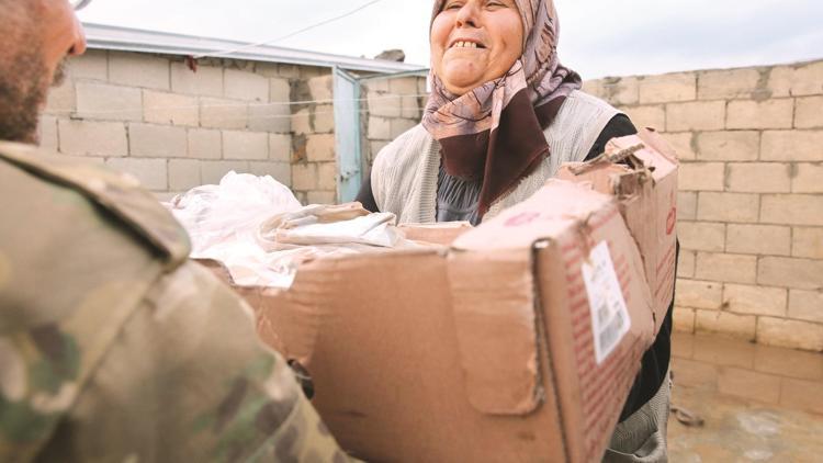 Zeytin Dalı ile teröristlerden temizlenen köylere Mehmetçikten yardım