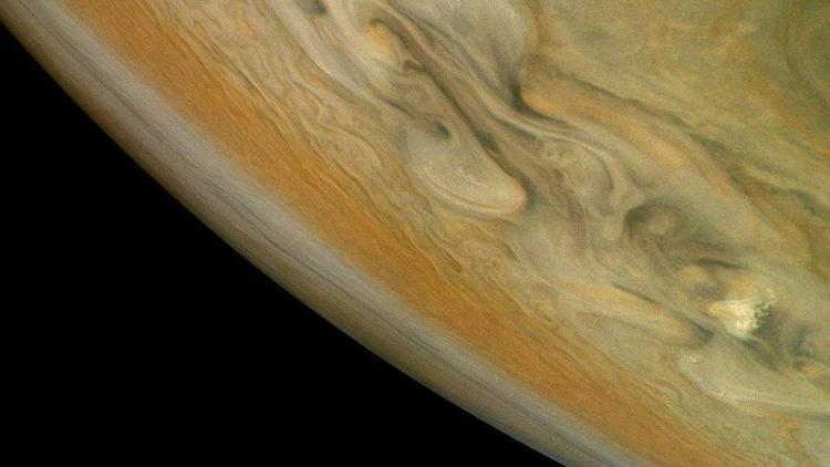 NASAnın fotoğrafları, Jüpiteri gözler önüne serdi
