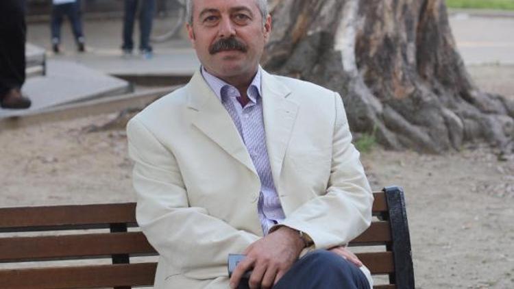 Yazarlar Birliği İzmir Şubesinde başkan değişti