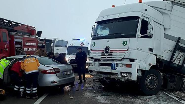 Kırşehirde otomobil ile tır çarpıştı: 1 ölü, 4 yaralı