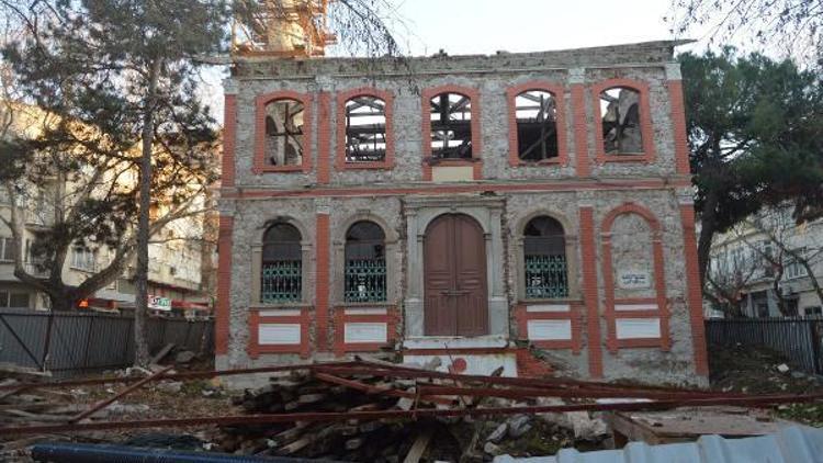 Erdek’teki tarihi Hacı Ömer Camii’nde restorasyon çalışmaları tamamlanamadı
