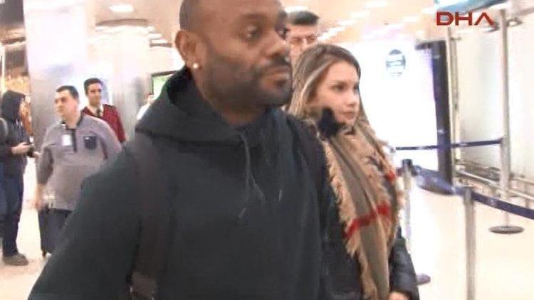 Vagner Love İstanbula geldi, Beşiktaşlı idareci karşıladı