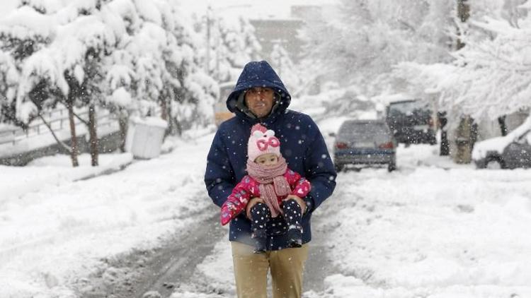 İran’ı sevindiren kar yağışı