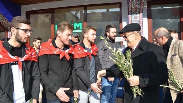 Asker adayları zeytin dalıyla uğurlandı