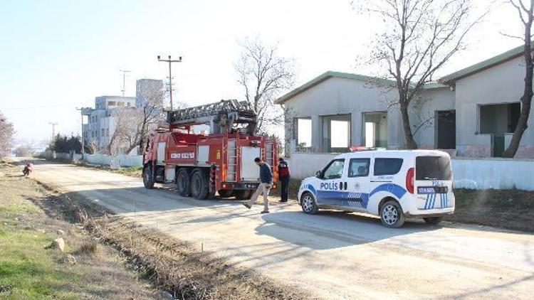 Polis, okul çatısındaki şüpheliyi yakaladı