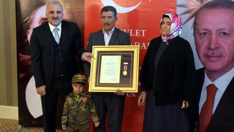 Vanda şehit ailelerine Devlet Övünç Madalyası verildi