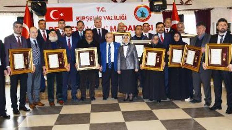 Kırşehir’de 8 şehit yakını ile 2 gaziye Devlet Övünç Madalyası ve Beratı