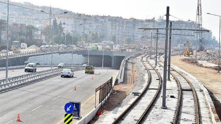 Konak tramvayında raylar buluştu