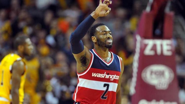 John Wall ameliyat masasına