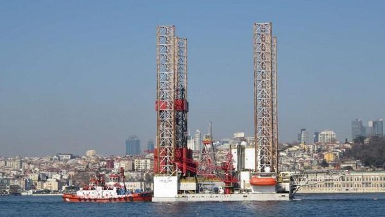 Ek Fotoğraflar// Dev petrol platformu İstanbul Boğazından geçiyor