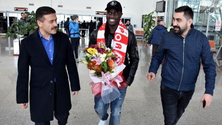 Demir Grup Sivassporun yeni transferi Henri Saivet Sivasa geldi