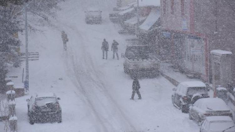 Posofta kar, 25 köy yolunu ulaşıma kapattı