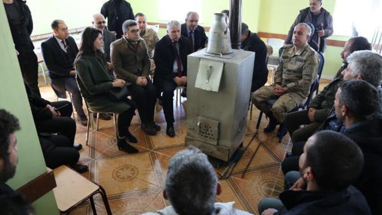 Muş Valisi Yıldırım, köy gezilerini sürdürüyor