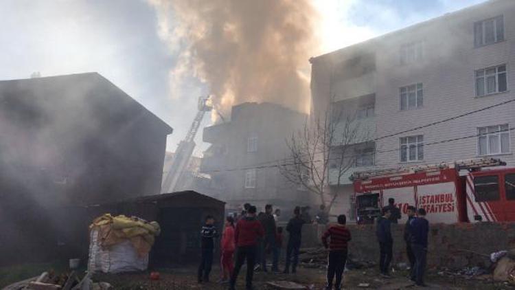Sultanbeylide yangın mahalleliyi sokağa döktü